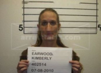 Kimberly M Earwood