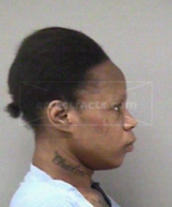 Shaniqua L Robinson