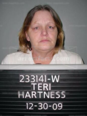 Teri (Teresa Hartness